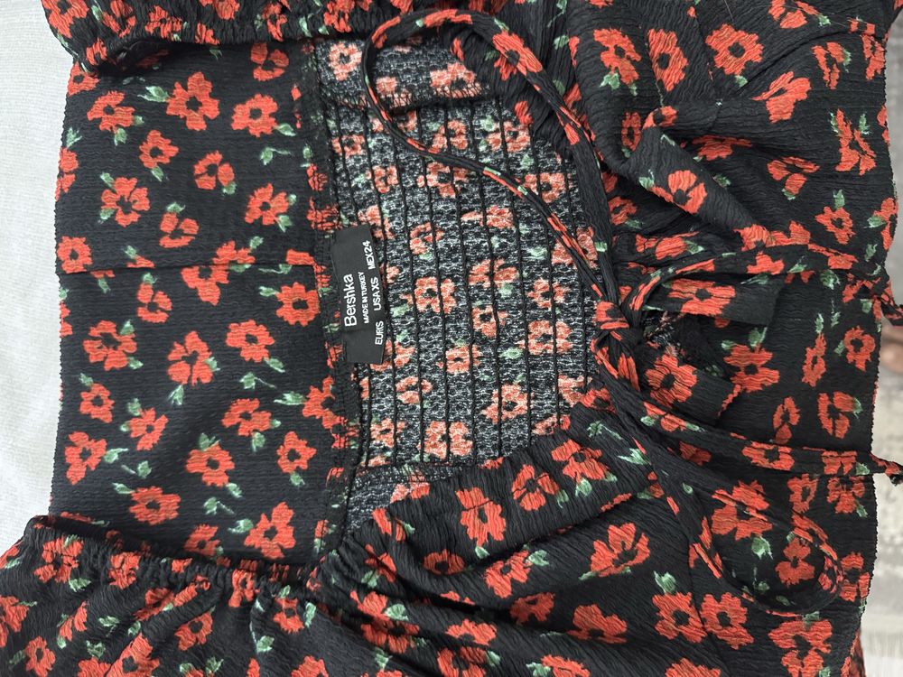Ayollar kuylagi Bershka xs-s