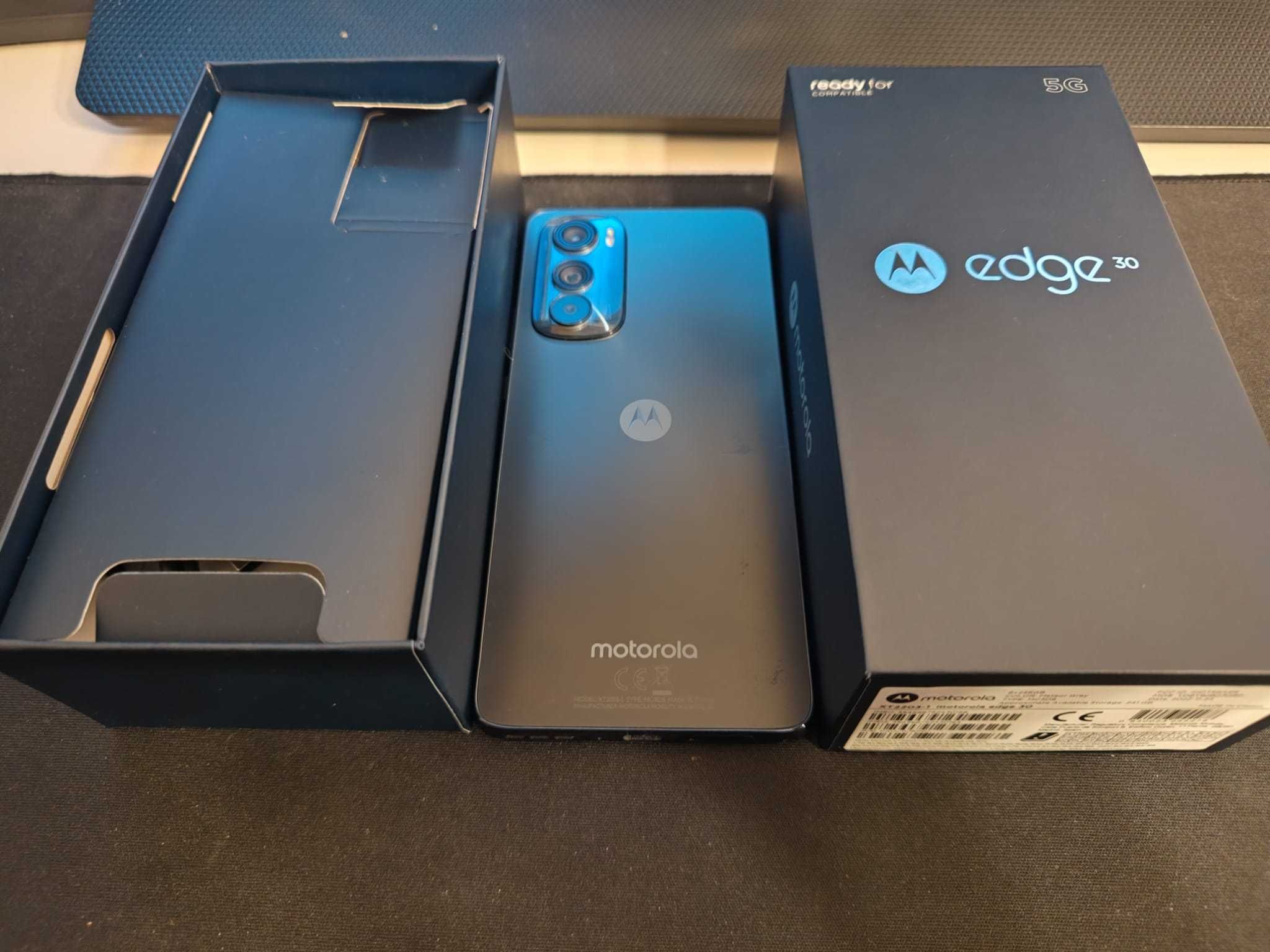 Vand Motorola Edge 30, 256GB stocare, 8GB RAM, AMOLED 144HZ