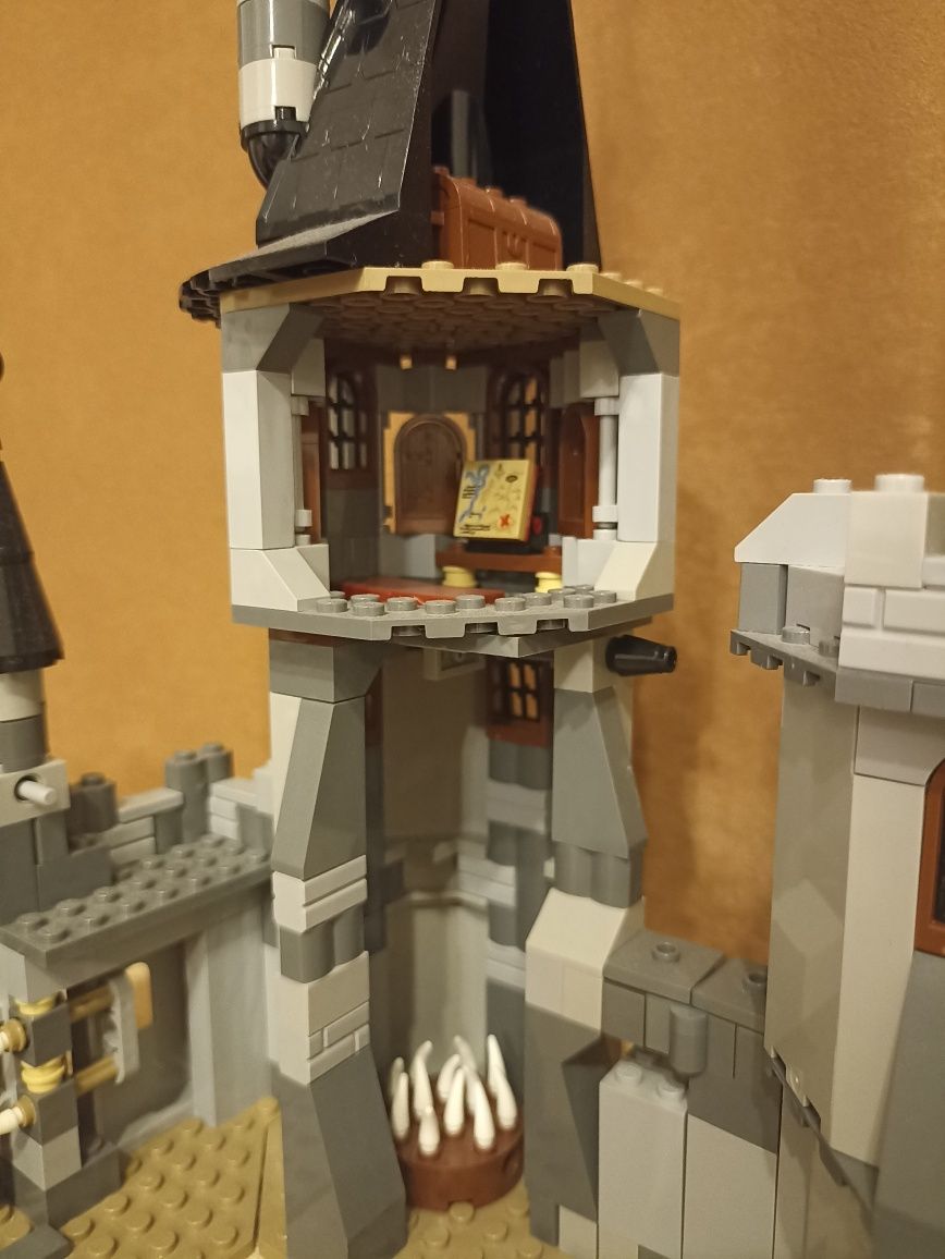 LEGO Monster Fighters 9468 Vampyre Castle
Всички фигурки и инстр