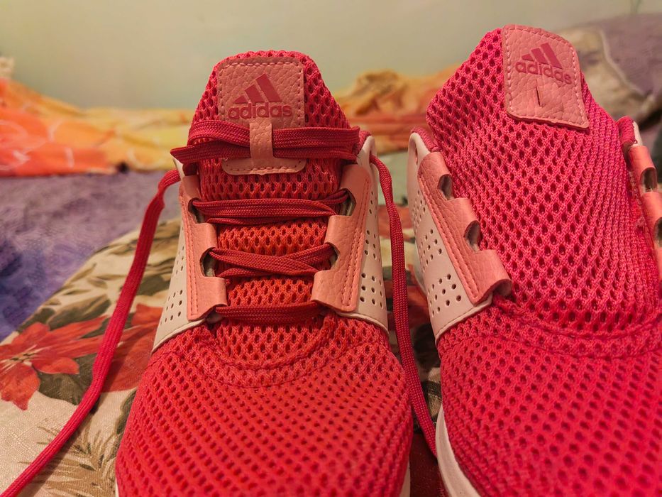 Нови оригинални и без забележки,купени от чижбна.