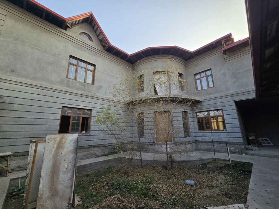 Уй 318м.кв Хасанбой Зенит