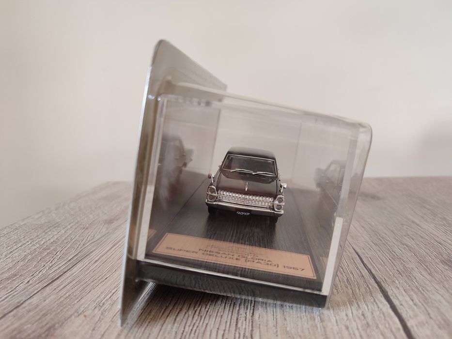 Nissan Gloria Super Deluxe (PA30) 1967 Model Macheta Auto 1/43