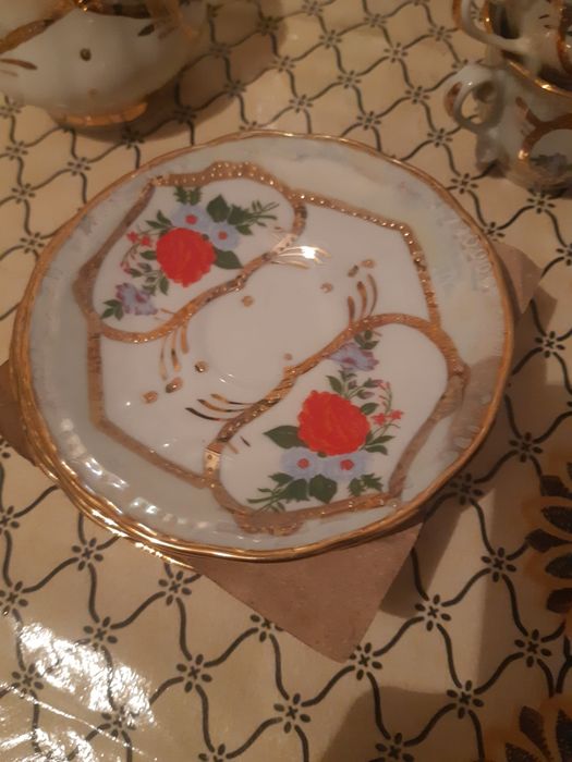 Чайный  сервис.  На 6 персон.  В хорошем состоянии.