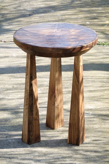 Scaun din lemn masiv de nuc