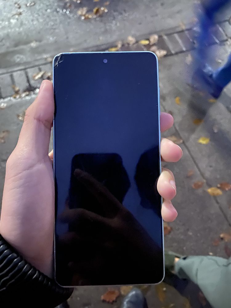 Samsung A73 karopkasi bor. Telefon tiniq