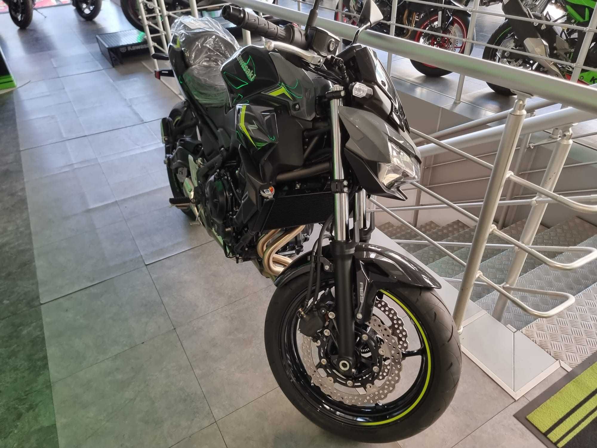 Motocicleta noua Kawasaki Z650 2024 livrare rapida