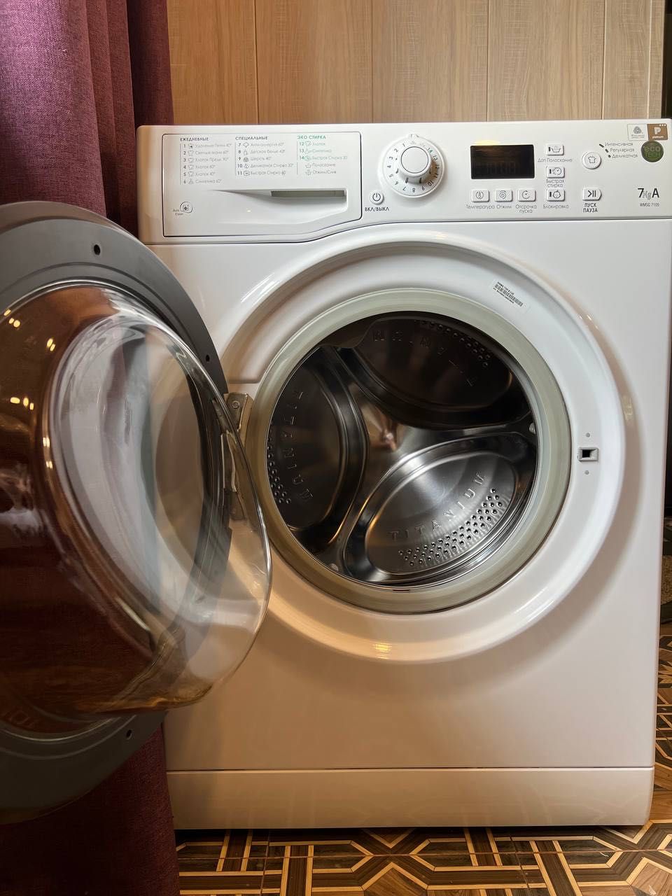 Продам стиральную машинку Hotpoint ARISTON