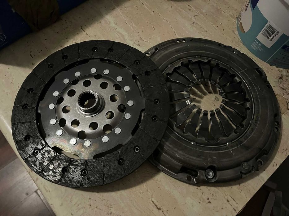 vand kit ambreiaj Renault Laguna 3  2013 si 3 cauciucuri vara HANKOOK