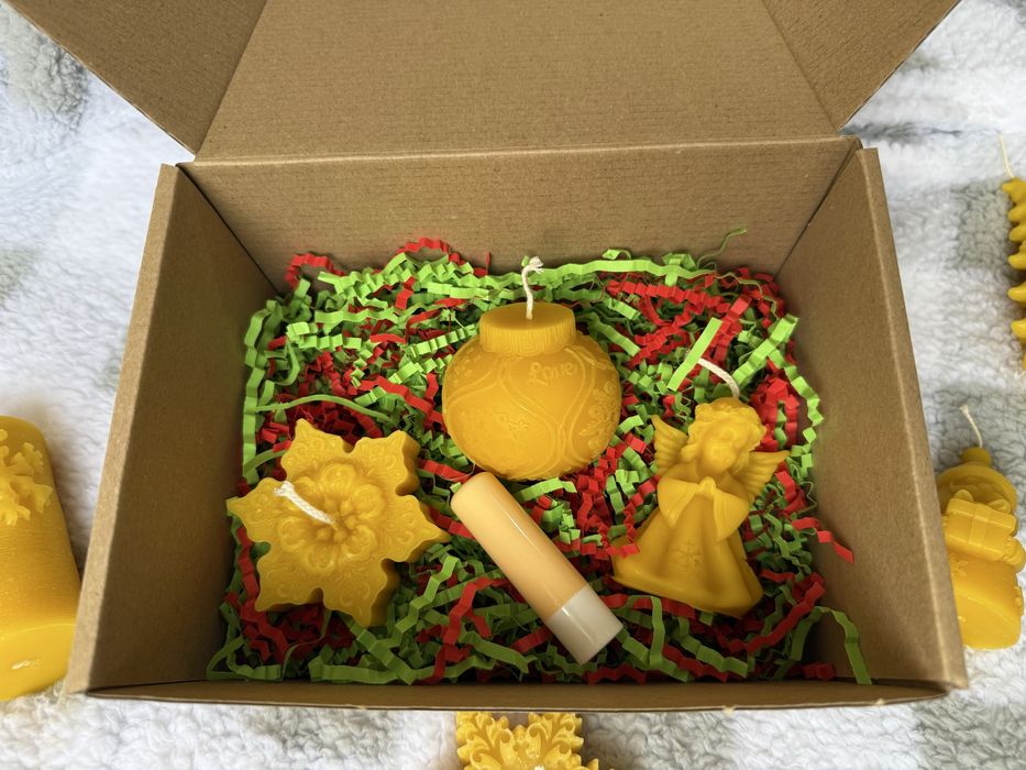 Подаръчни коледни кутии - с восъчни свещи и натурални пчелни продукти