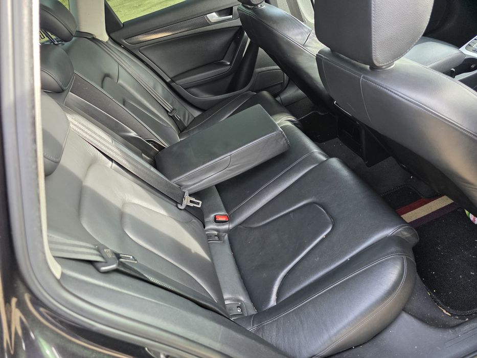 Dezmembrez Audi A4 B8 2011 CAHA LZ7L