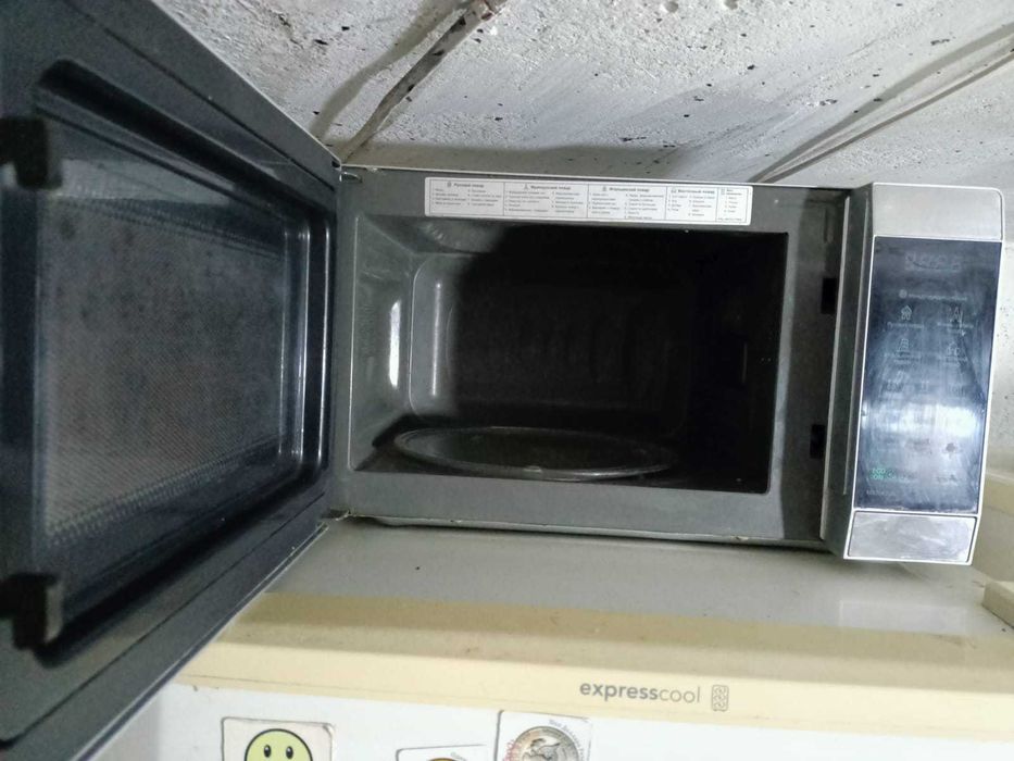 Продам рабочую микроволновую печь. В хорошем состоянии.