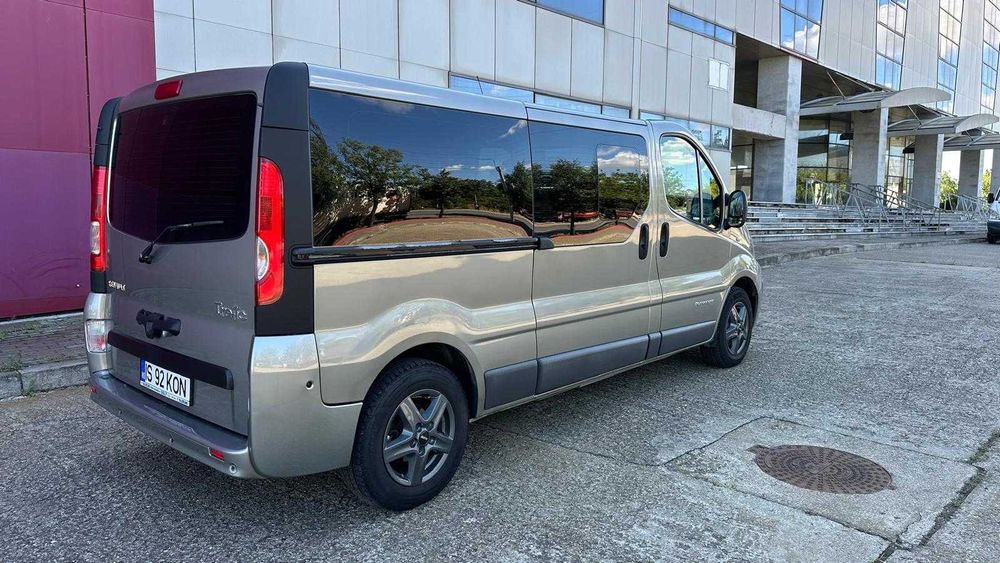Renault Trafic Passenger, fab. 2013, motorizare 2.0/115 cp, 8+1 loc