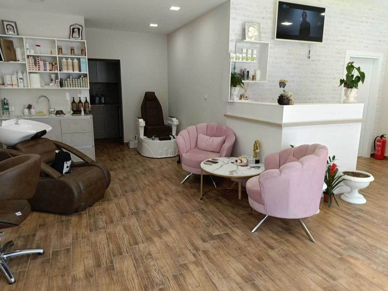 Продава се Магазин в Пловдив, Тракия - 69 кв.м за 3580 €/кв.м - Снимка #21