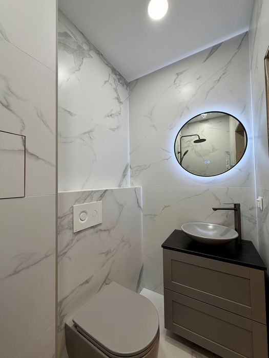 Продавам изцяло източен двустаен апартамент в кв. Младост 1, блок 70