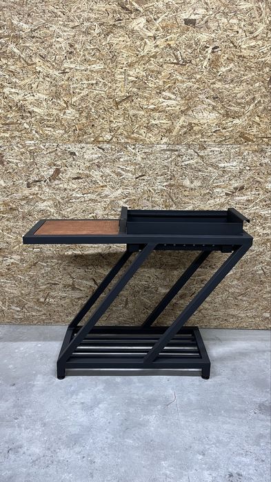 Мангал в комплекте со столом.