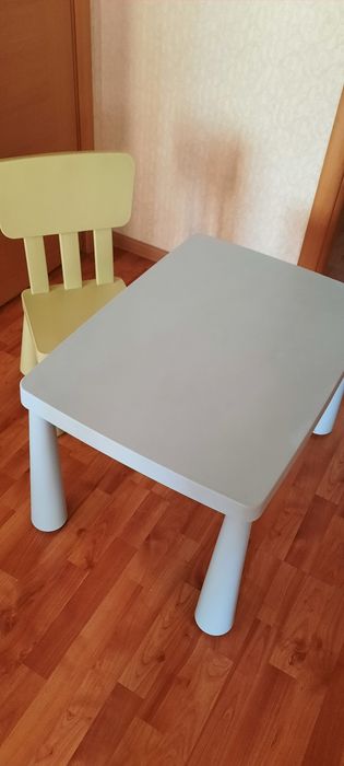 Продам детский стол и стул ИКЕА