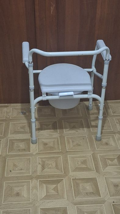 Санитарный стул туалет