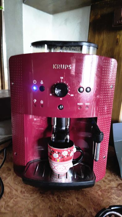 Vand expresor automat Krups în stare perfecta de funcționare .