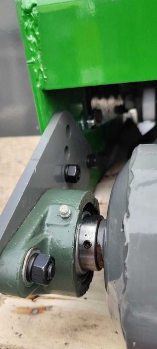 Tocator vegetatie pentru excavator/buldoexcavator