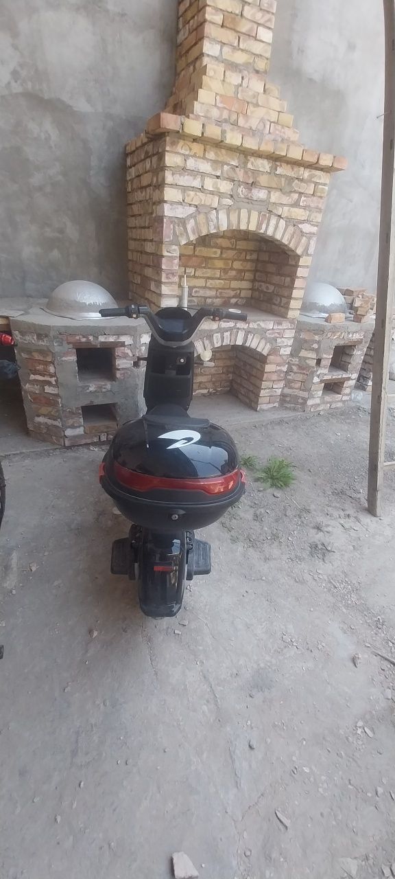Skuter sotiladi ..