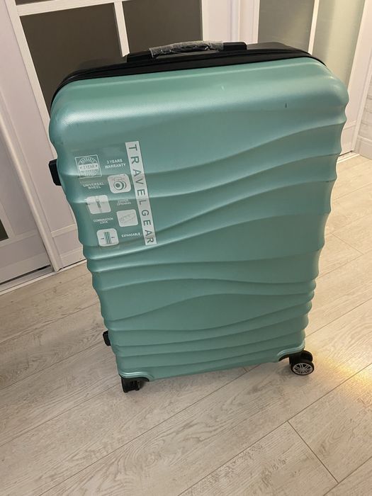 Чемодан размера XL