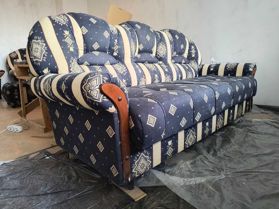 Холна гарнитура. Диван, 2 фотьойла, 2 табуретки, дървена конструкция