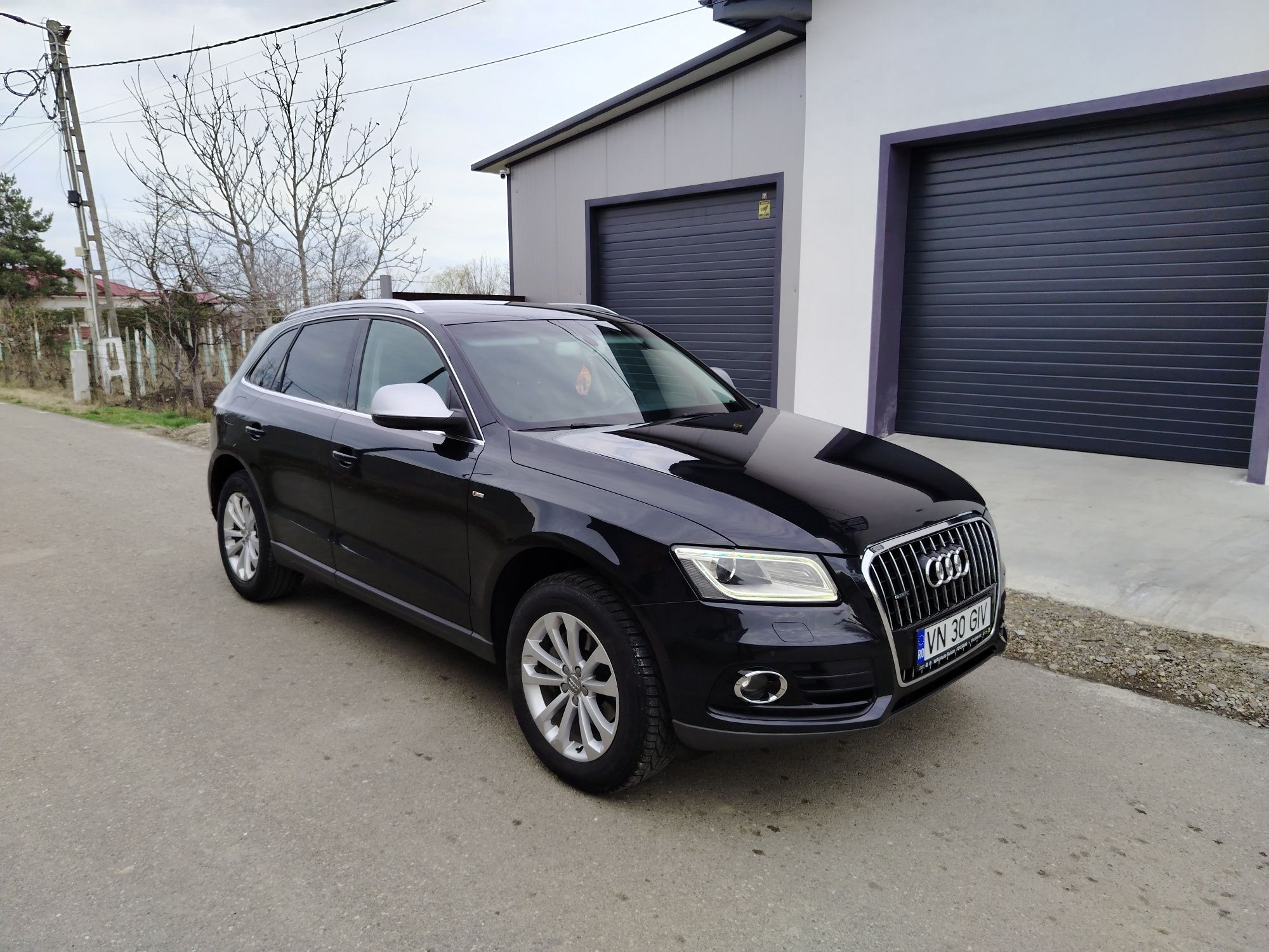 Vând Audi Q5 2.0 D quattro