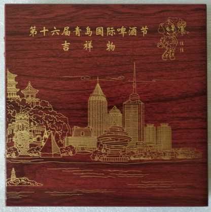 Сувенир из Китая в дерев. футляре, р-ры 16 х 16 см, толщ3,5 см, Ø12 см