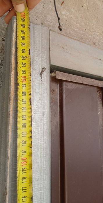 Ușa garaj rabatabila  cu suportul/cadrul de aluminiu 200/248 lățime,
