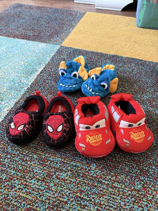 Lot papuci de casa marimea 24-25