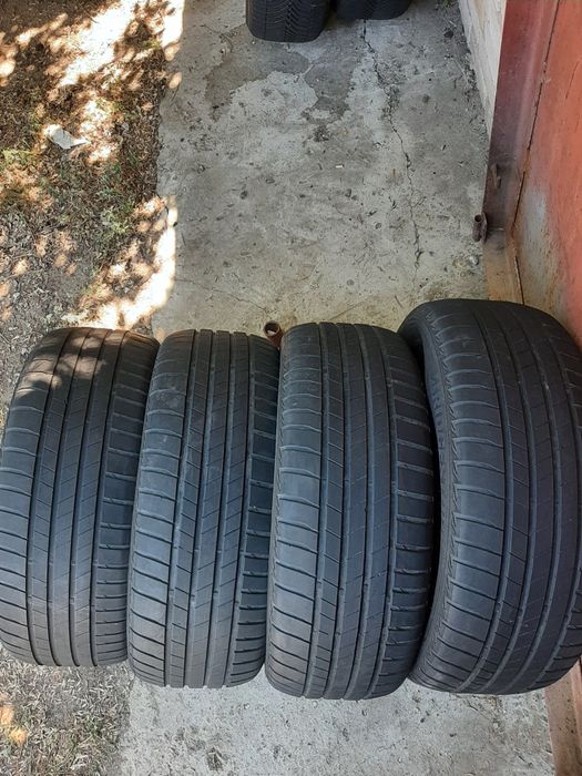 Продам шины 215/55/17 бриджистон