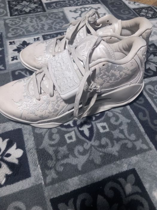 Vând jordan barbati  ZION 3