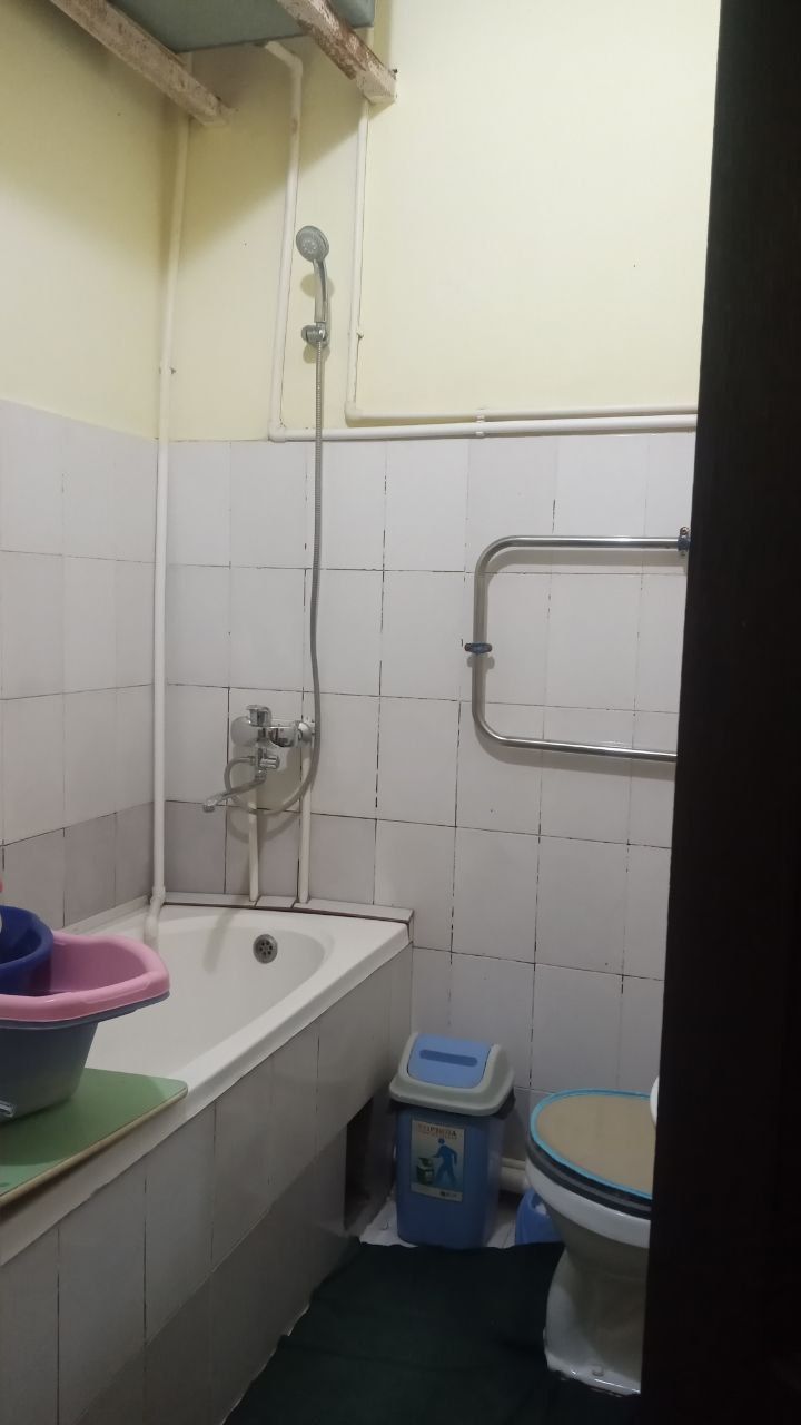 2 xonali 1 etajda joylashgan barcha qulayliklarga ega kvartira sotilad