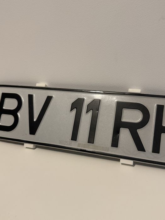 Suport număr slim rezistent