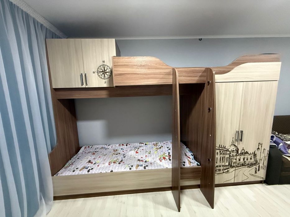 Продам двухярусную кровать