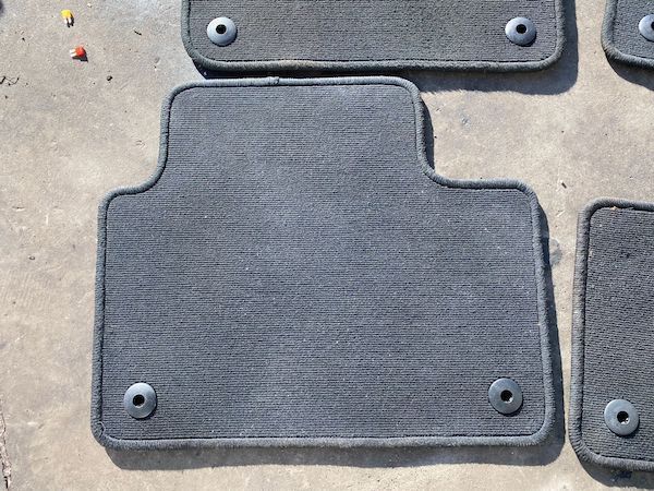 Set Presuri/Covorase Volvo S60 V60 V60 CC 2018+ 31463145