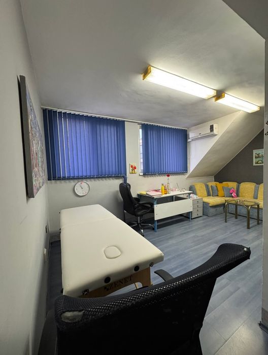 Продава се Тристаен апартамент в Търговище, Център - 70 кв.м за 1093 €/кв.м - Снимка #2