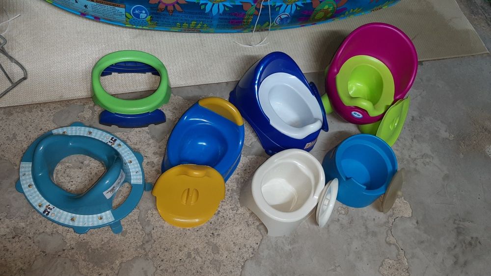 Горшок разный, сидушка на унитаз.