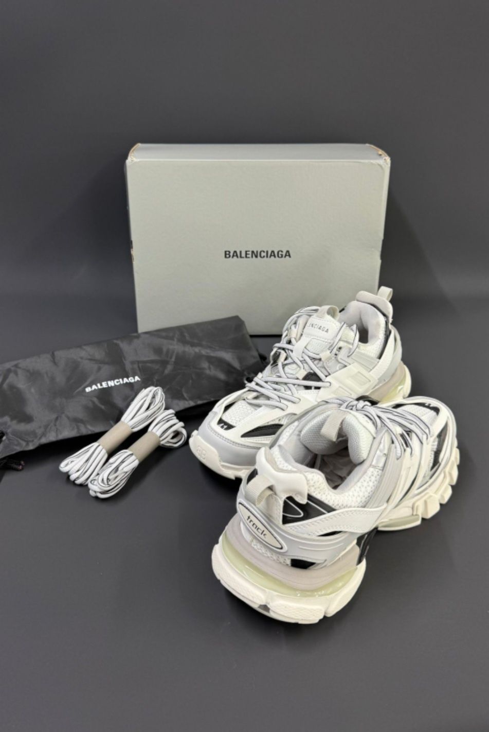 Нов цвят  Balenciaga truck