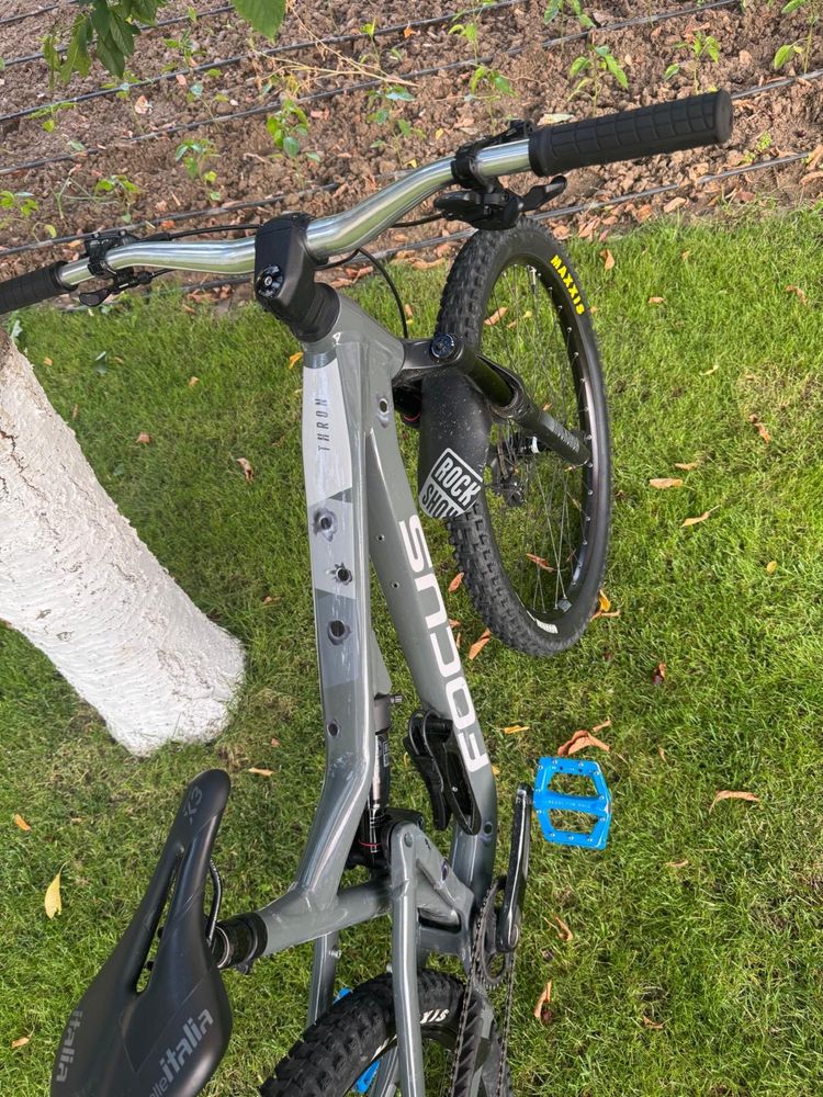 Bicicleta Full Suspension Focus Thron 6.8 2024