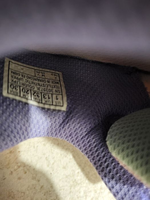 Vand adidasi fete nr 32. Se ridica din sat Giroc. Preț 90 lei