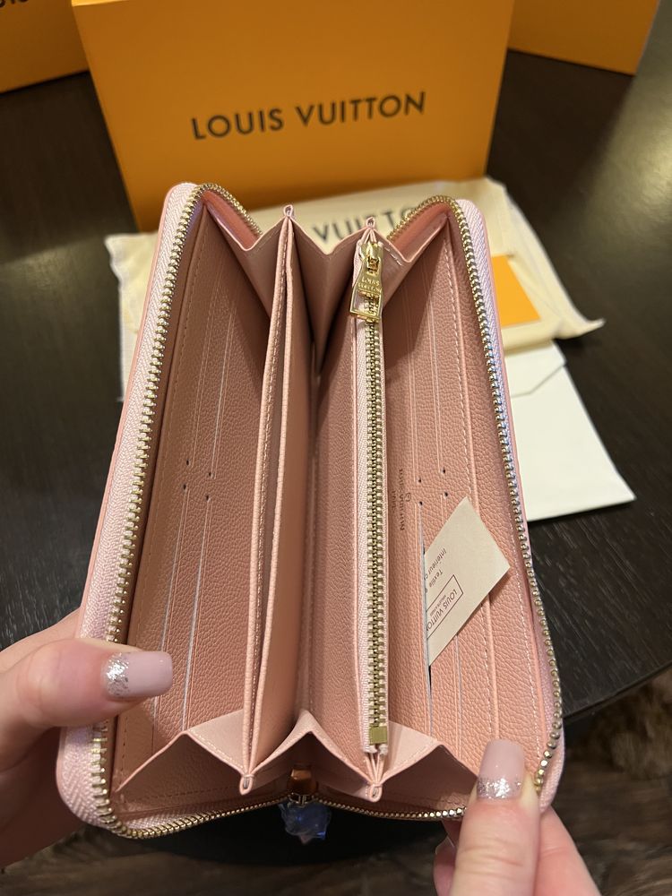 Portofel Louis Vuitton Culori Pink/Burguny Piele Cod Interior