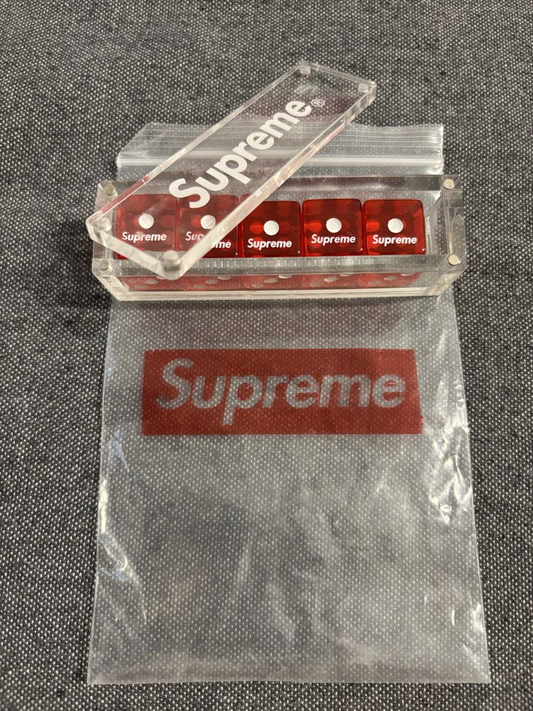 Зарчета Supreme и подарък