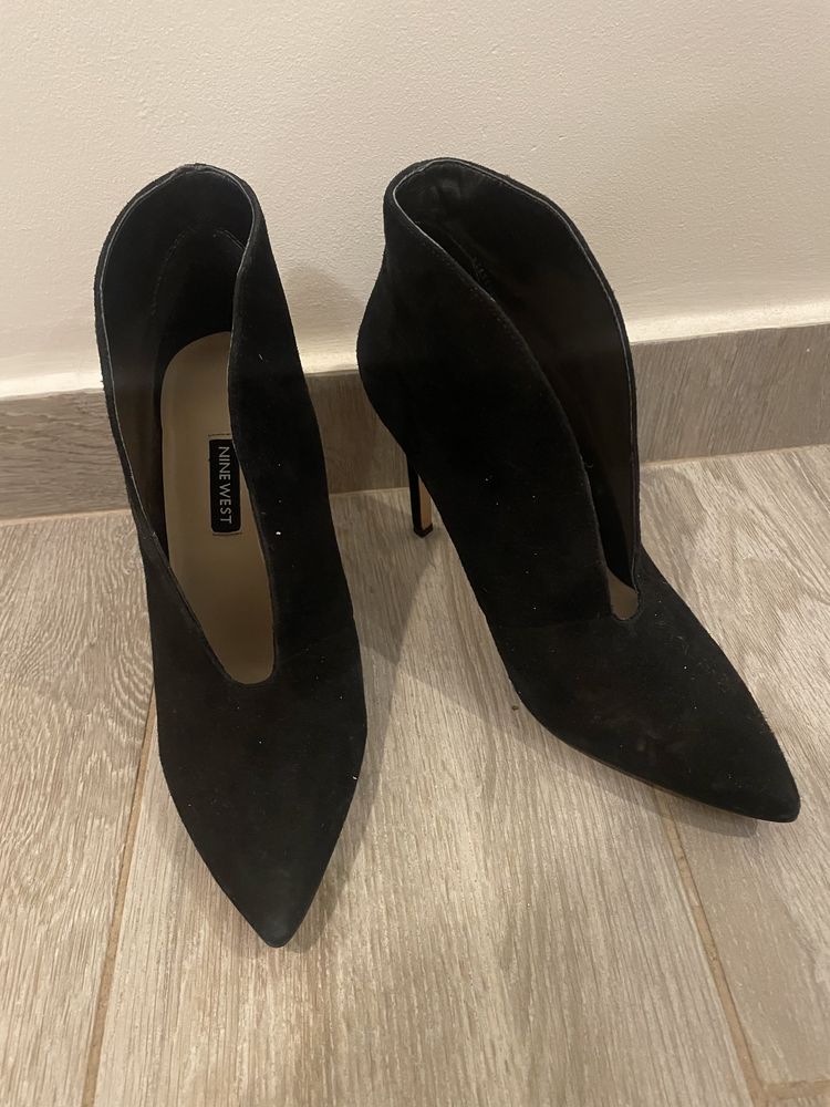 Ghete Nine West cu toc din  piele intoarsa 38