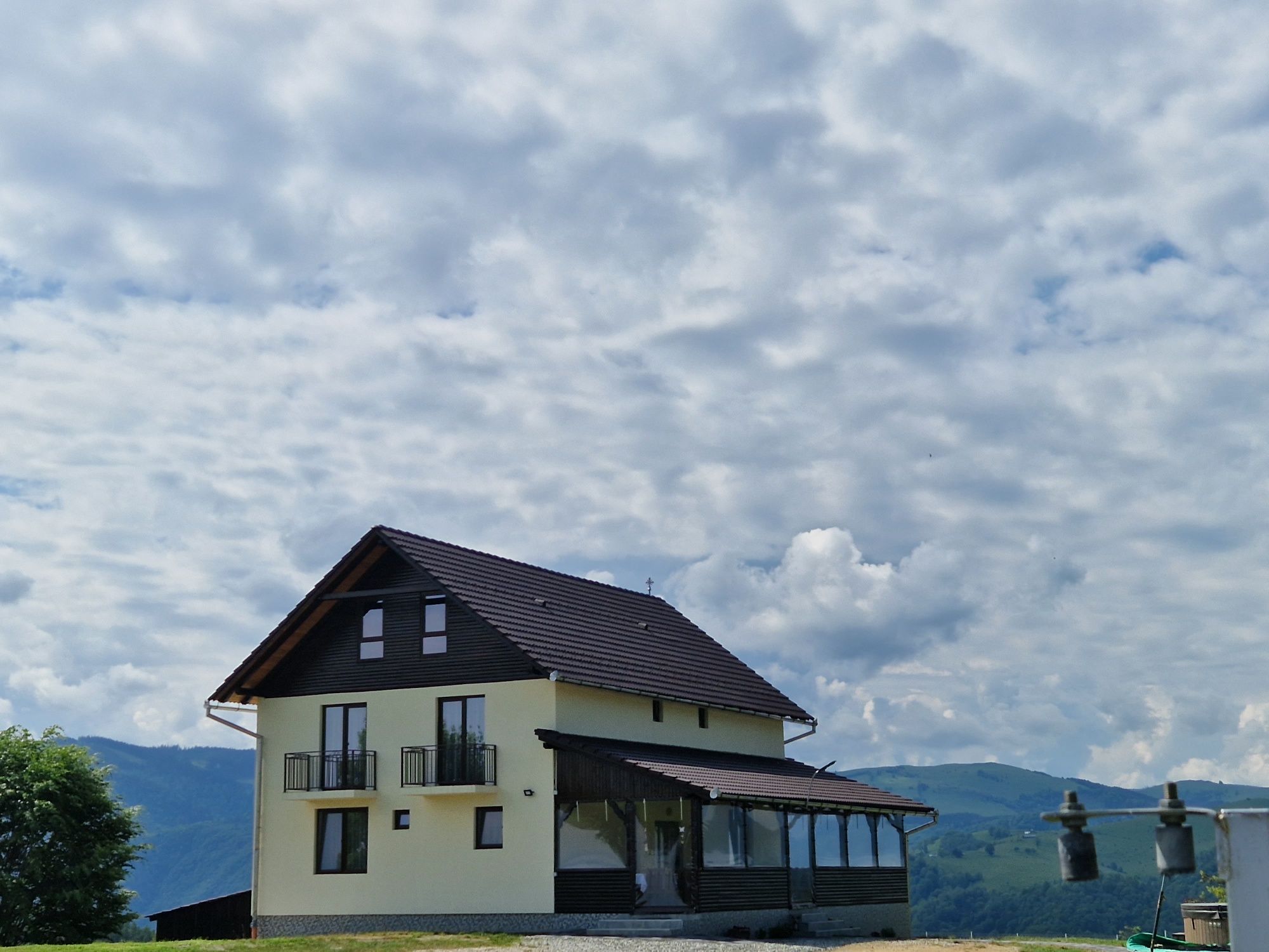 Cabană la munte cu ciubăr/jacuzzi