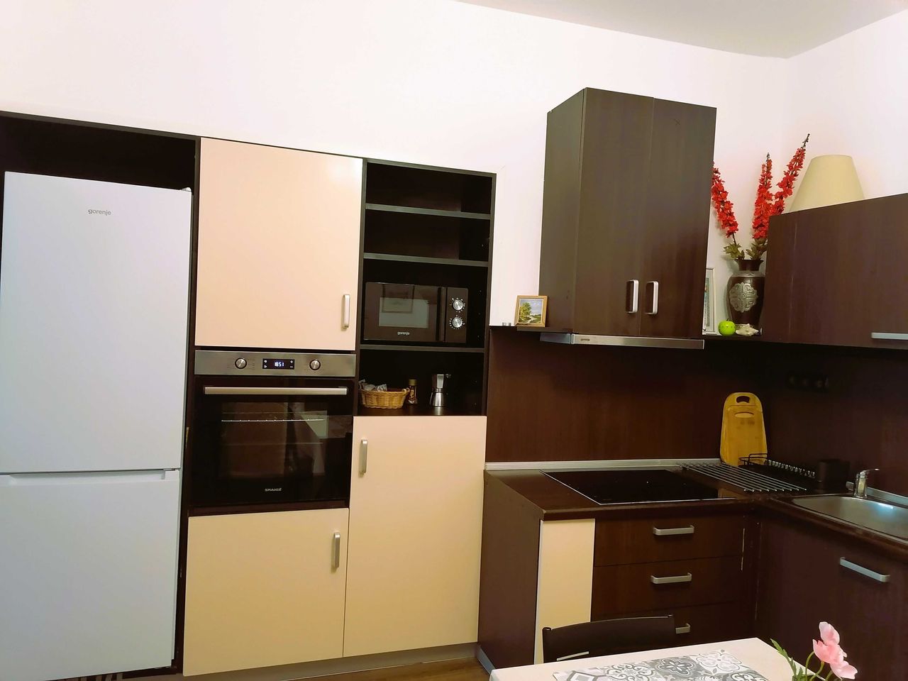 Дава се под наем Тристаен апартамент в Варна, Гръцка махала - 70 кв.м за 800 € - Снимка #6
