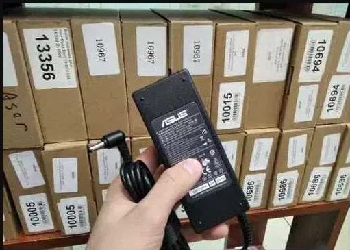 Блок питания, зарядка для ноутбука