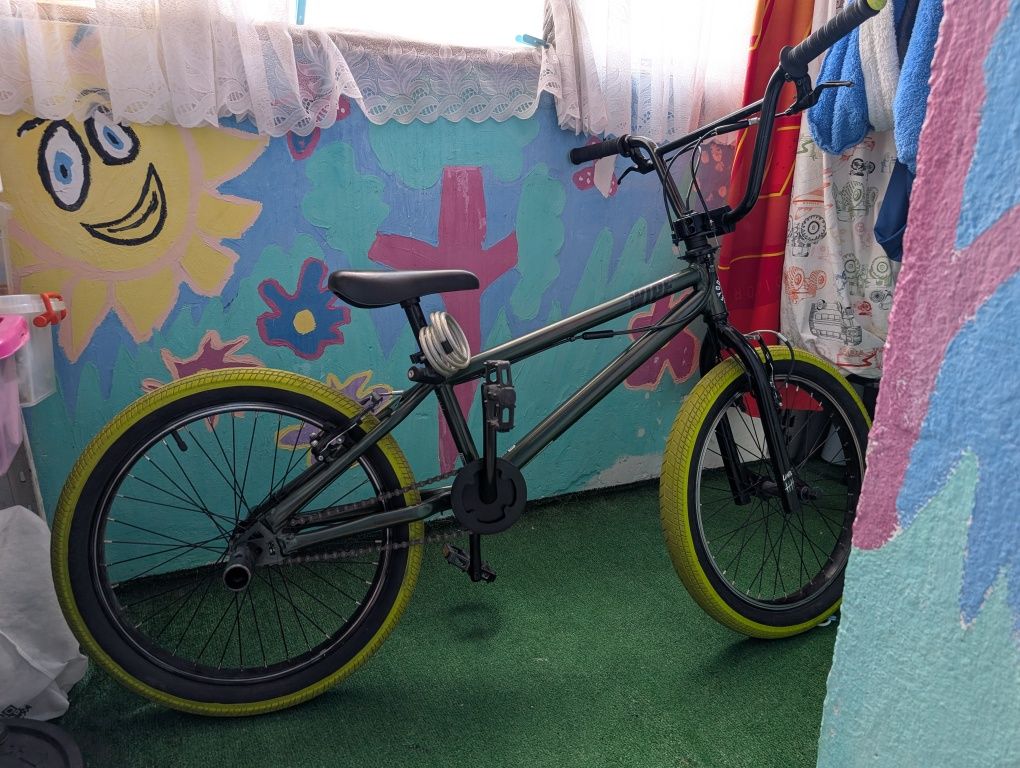 Bicicleta BMX perfect funcțională