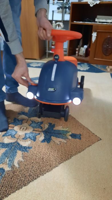 Mașinuța electrică copii
