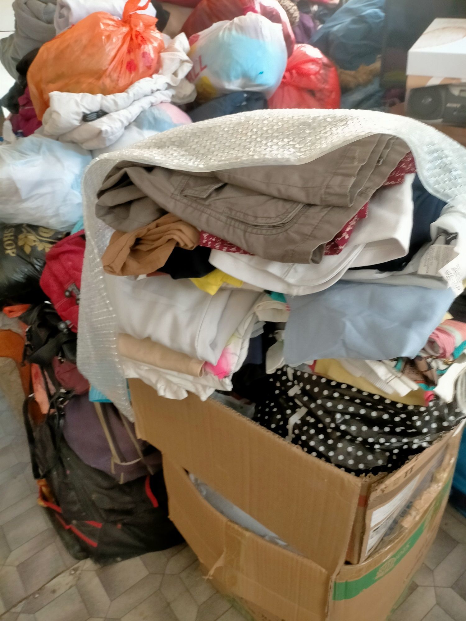 Продам вещи женские и на девочку Срочно Дешего!!!